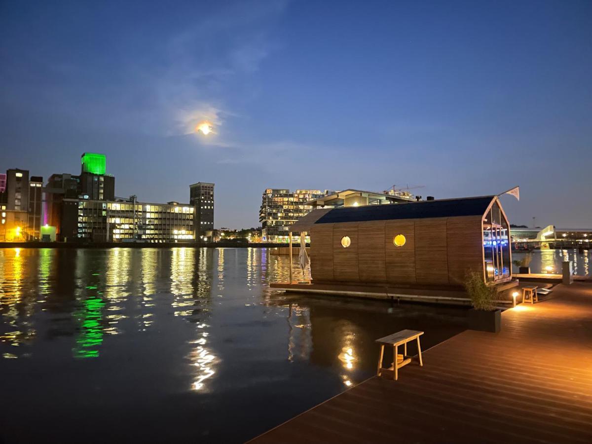 Отель Wikkelboat Nr2 At Floating Rotterdam Rijnhaven Экстерьер фото